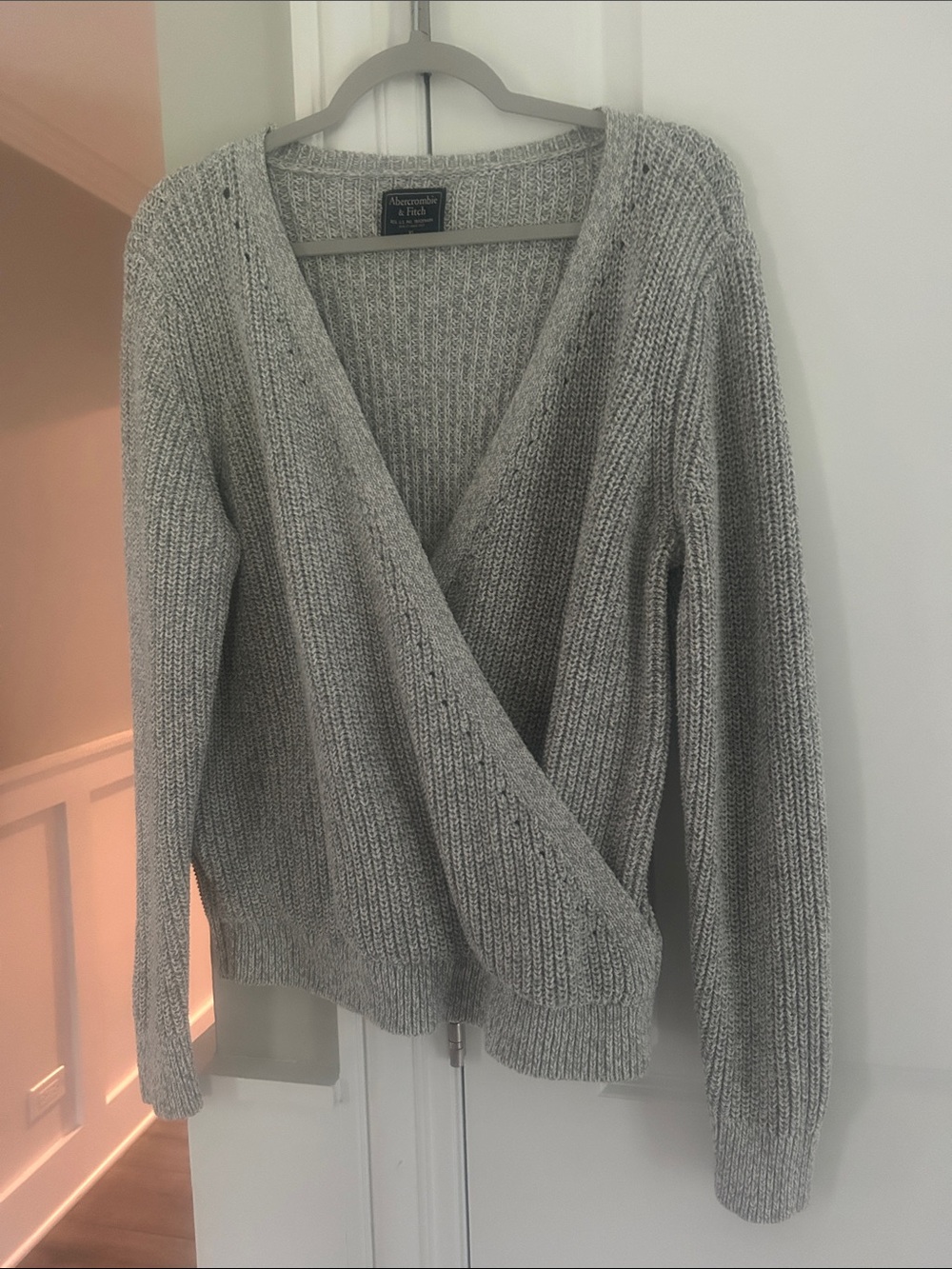 Abercrombie & Fitch Light Gray V‑Neck Wrap Knit Sweater